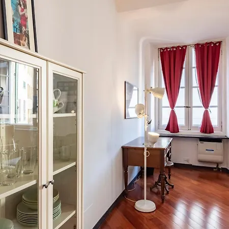 Joivy Classic Flat Next To Trendy Bars *